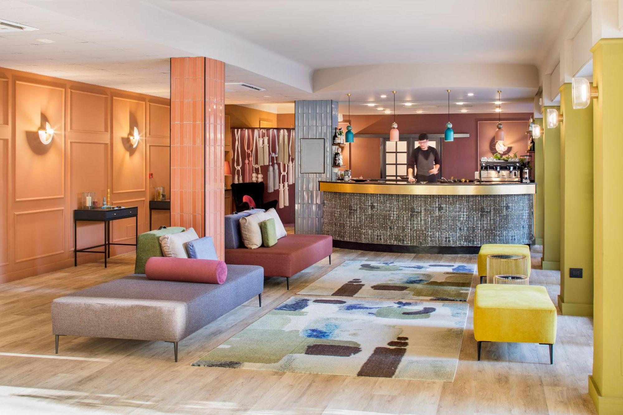 Hotel Bristol อาลัสซิโอ ภายนอก รูปภาพ